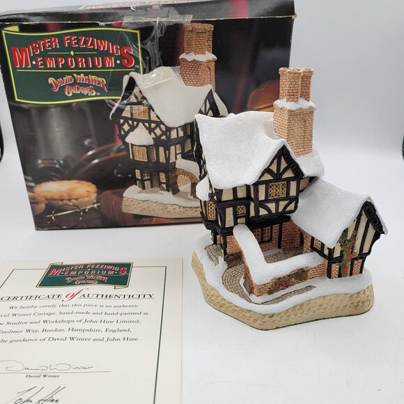 Vintage 1990 David Winter MISTER FEZZIWIGS EMPORIUM Village Cottage w BOX & COA - Picture 1 of 15